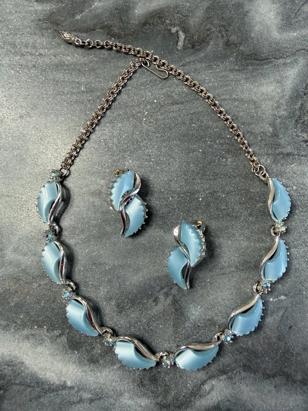 Vintage Baby Blue Thermoset Moonglow Lucite Necklace Clip on Earrings Set - Picture 4 of 10